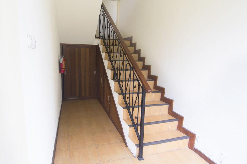 Urbanview Sasono Putro Condoongcatur By Reddoorz Hotel 3*