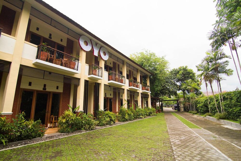 Urbanview Sasono Putro Condoongcatur By Reddoorz