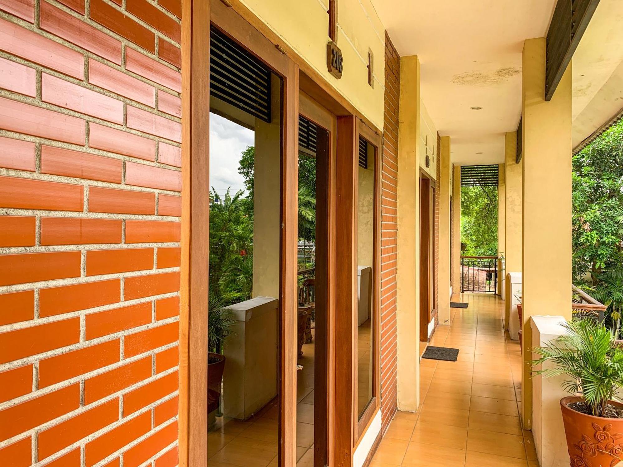 Urbanview Sasono Putro Condoongcatur By Reddoorz Hotel
