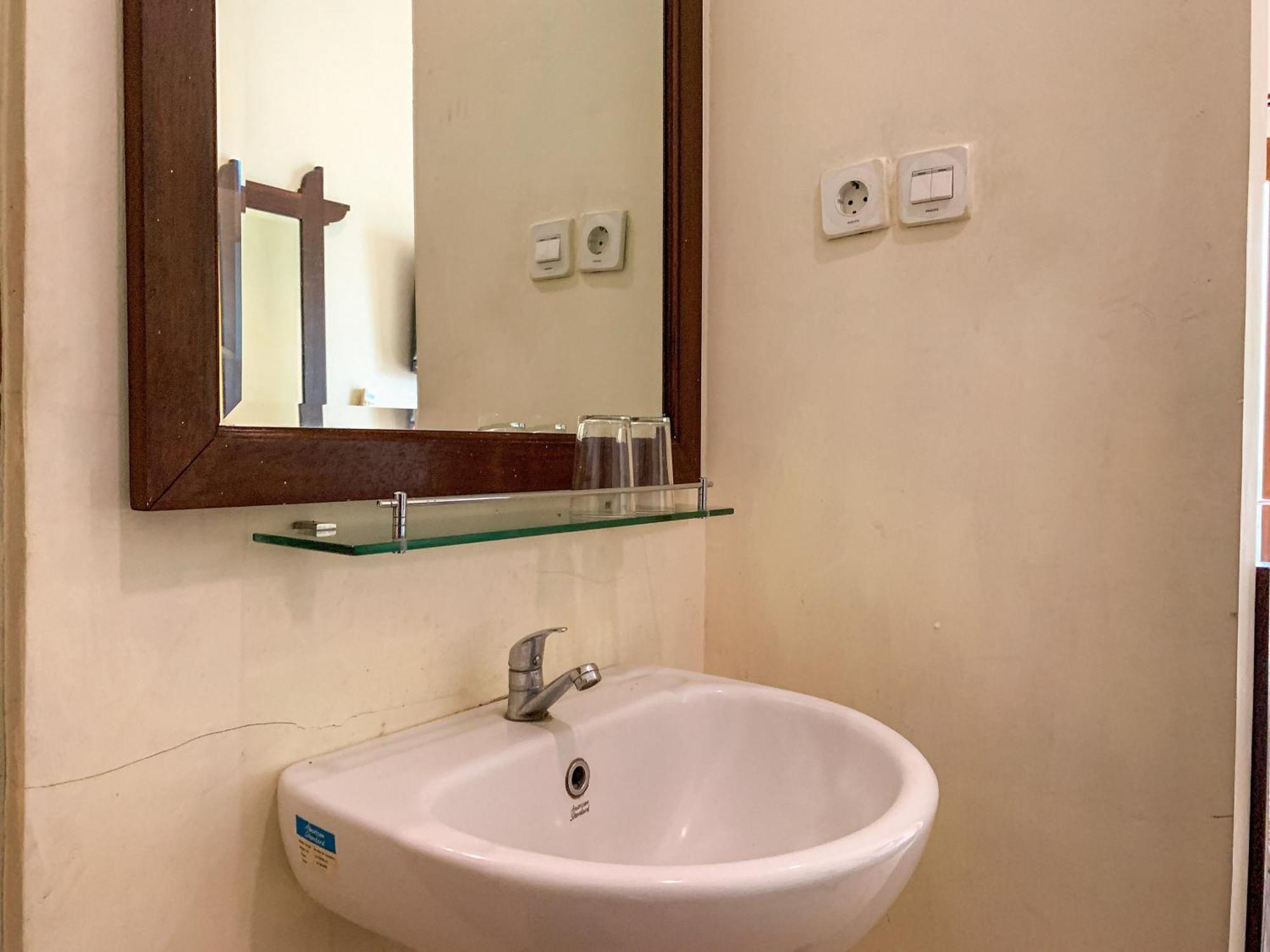 Urbanview Sasono Putro Condoongcatur By Reddoorz Hotel 3*