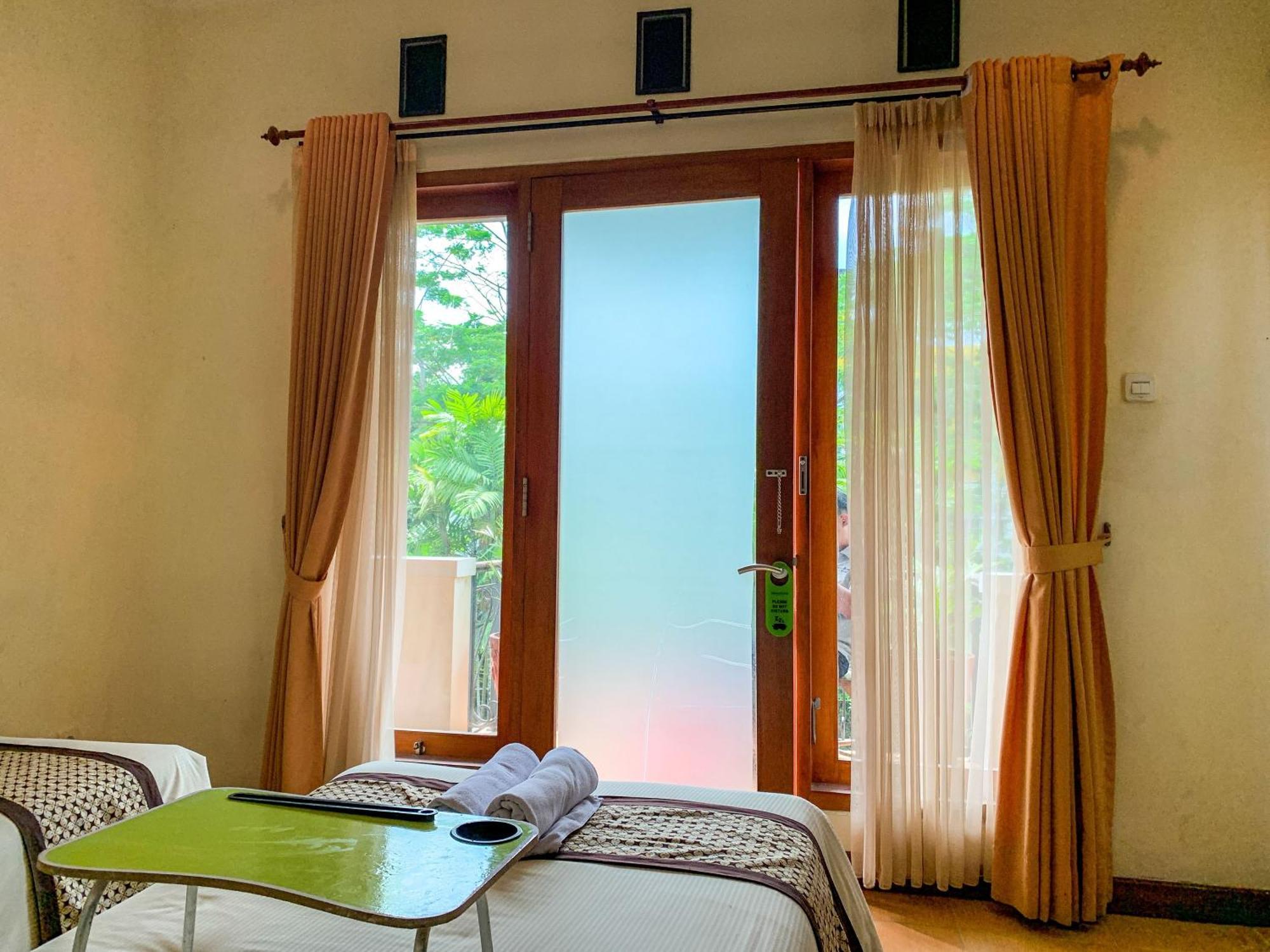 Urbanview Sasono Putro Condoongcatur By Reddoorz 3* Kejayan