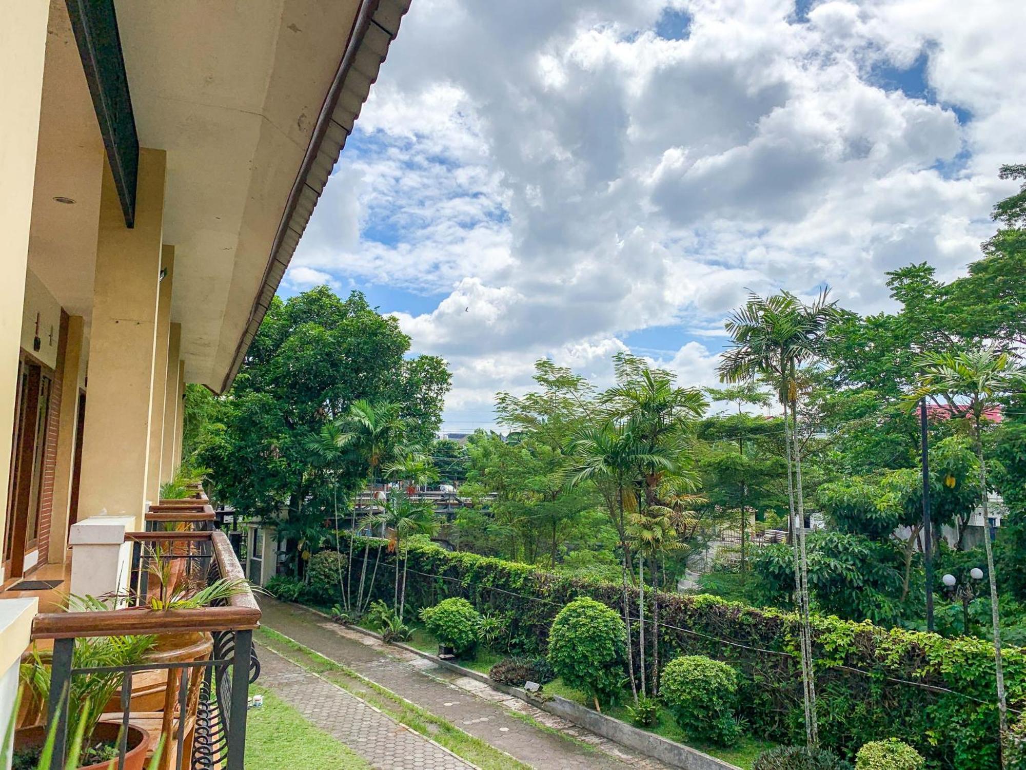 Hotel Urbanview Sasono Putro Condoongcatur By Reddoorz Kejayan